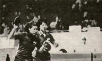 Чемпионки мира в женском парном разряде Дай Лили и Джем Лийуян (КНР)