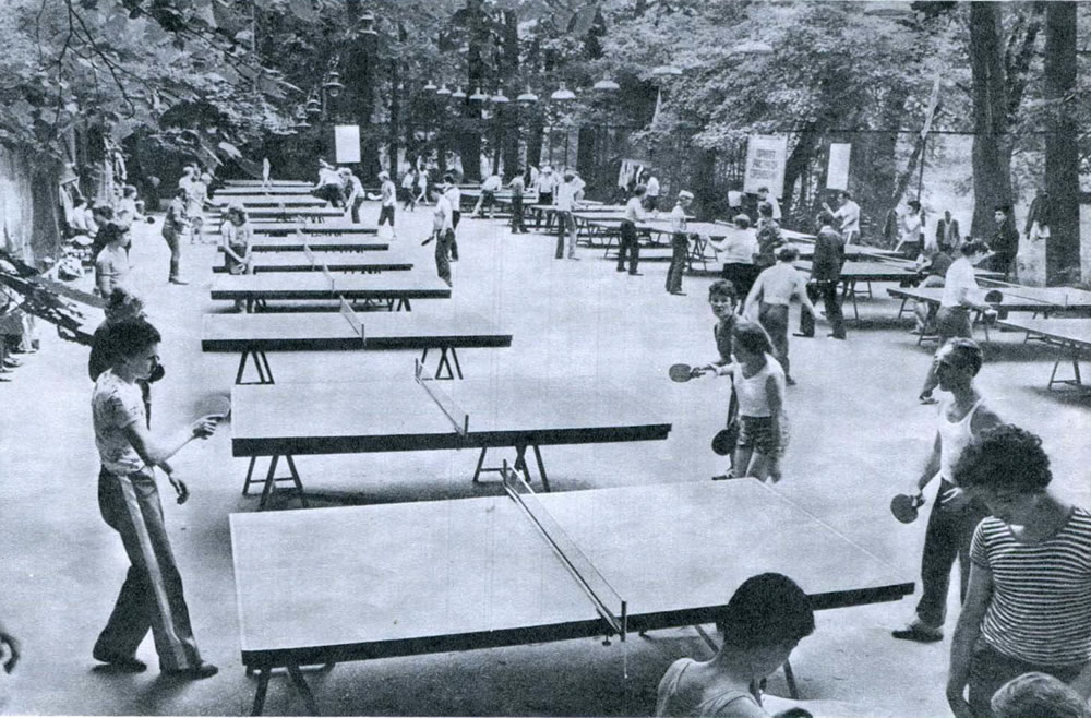 Теннисные столы в Центральном парке имени С. М. Кирова