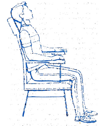 Второе положение — в кресле с подголовником и подлокотниками