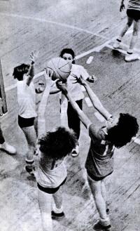 Тренировка баскетболисток петрозаводской ДЮСШ гороно